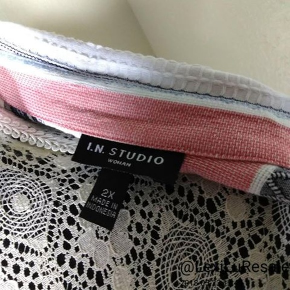 3/$30 I.N. Studio Woman textured Light  blouse - Picture 4 of 5